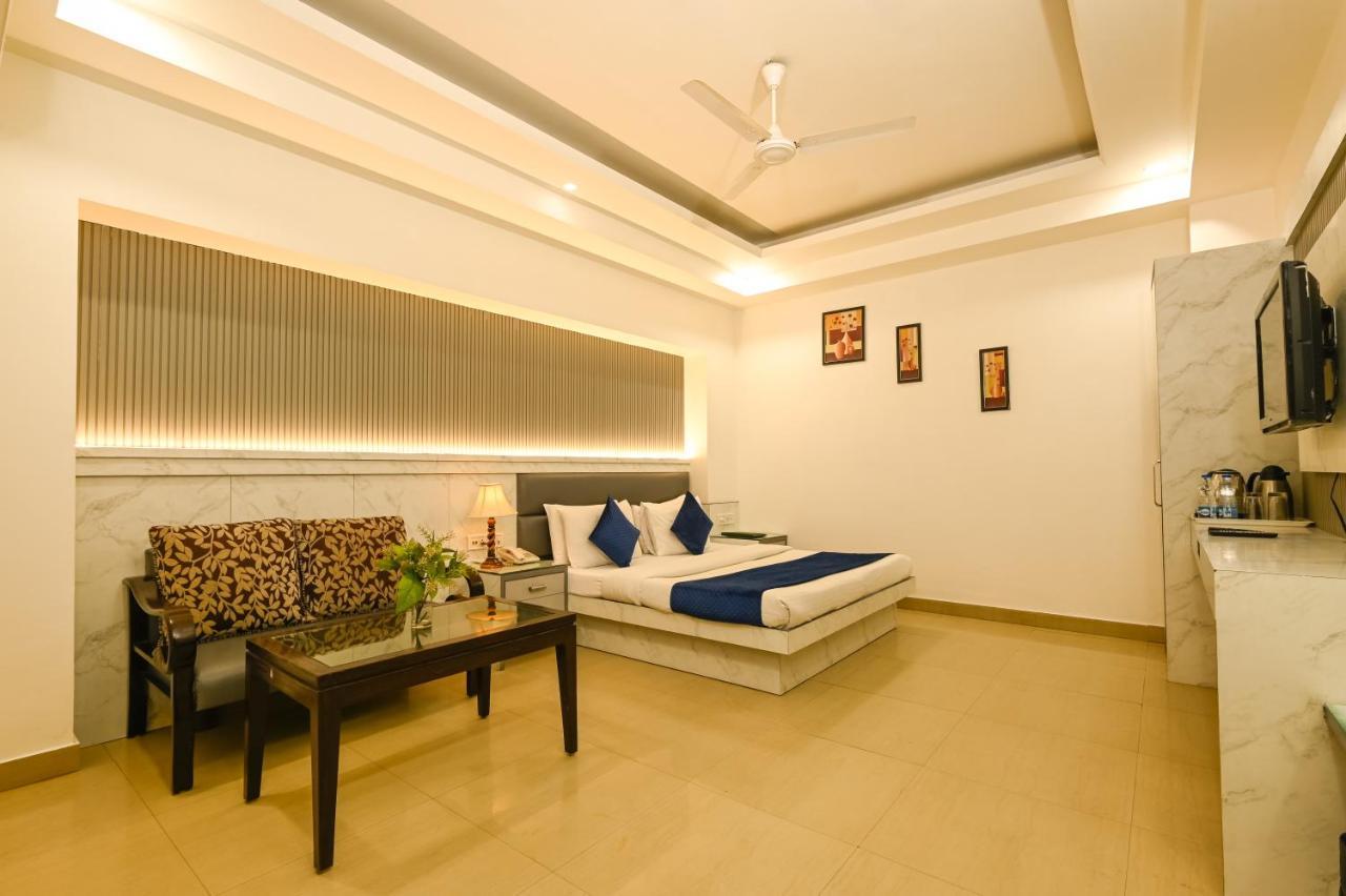 Hotel Krishna Deluxe-By Rcg Hotels New Delhi Eksteriør billede